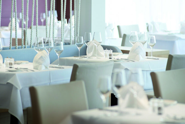 bora_hotel_restaurant_speisesaal_02_4c